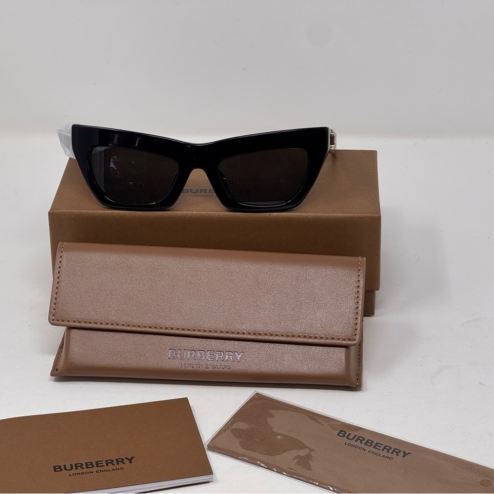 💯Authentic BURBERRY B 4405 Black Cat-Eye Sunglasses - Picture 2 of 5